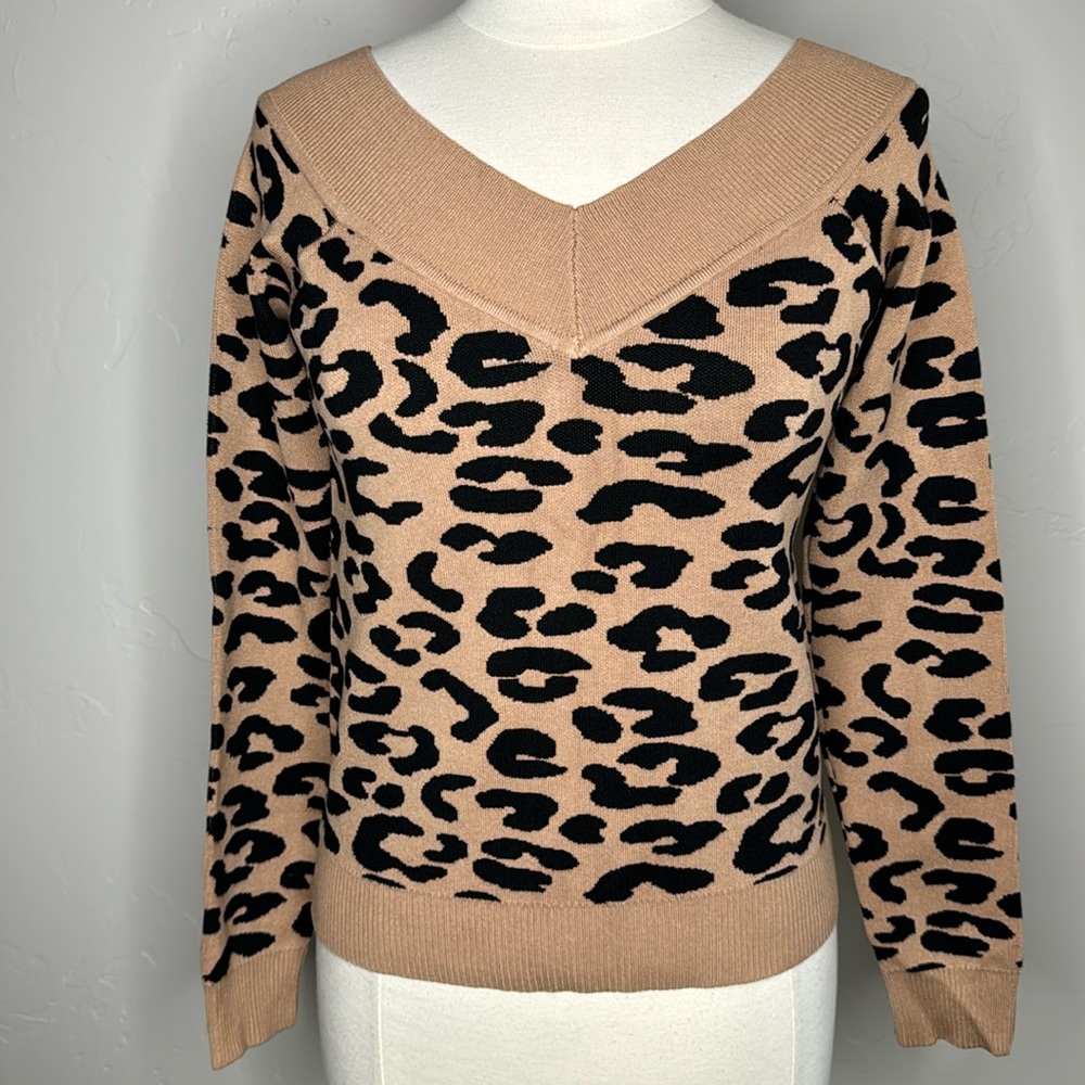 NWT Guess off the shoulder Leopard sweater Size Medium